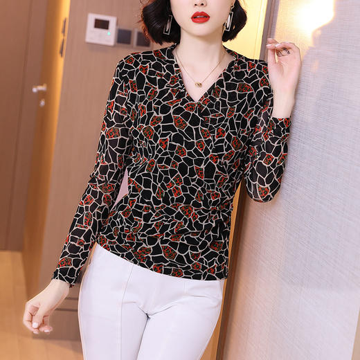 KQL-E237N9136修身显瘦T恤长袖交叉领大码打底衫 商品图0