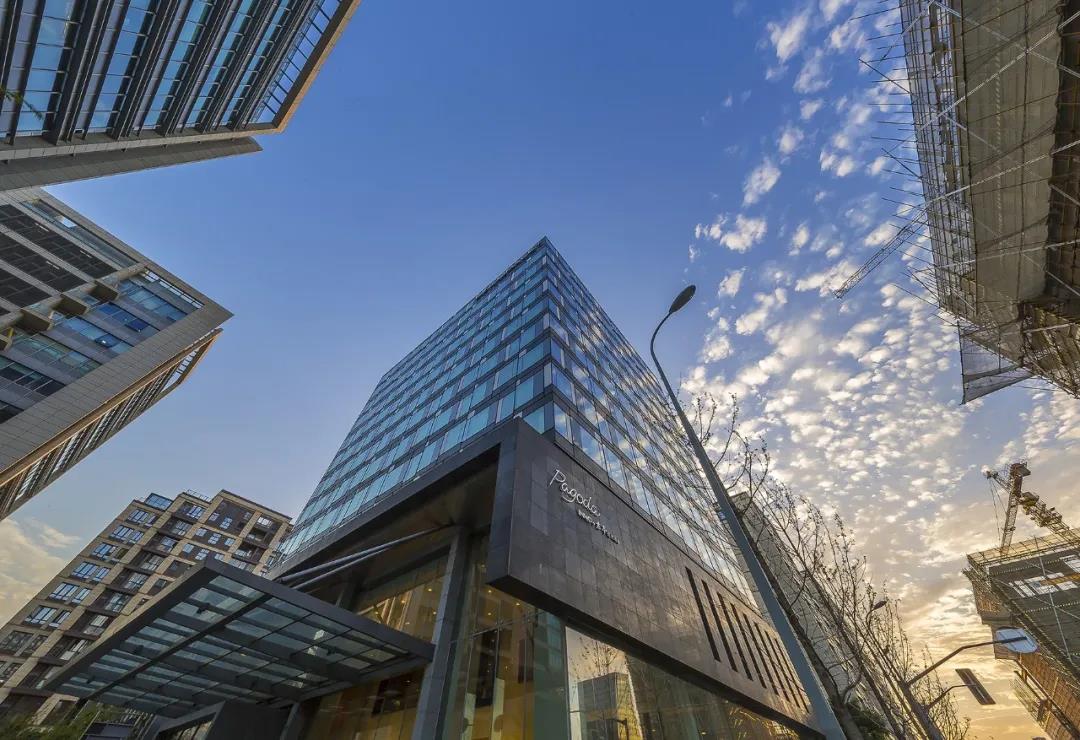 ★周末、节假日不加价★￥1399起/2间夜 入住【上海五角场Pagoda君亭设计酒店】享豪华房+早餐~周边商圈林立，交通便捷！有效期至2026年6月30日