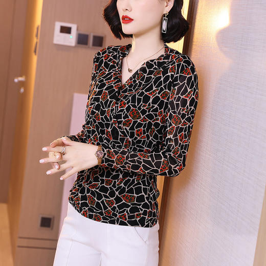 KQL-E237N9136修身显瘦T恤长袖交叉领大码打底衫 商品图1