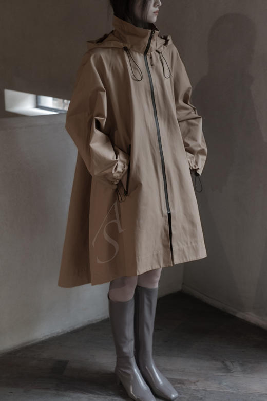 Low Classic 卡其色/黑色OVERSIZED连帽风衣 商品图1