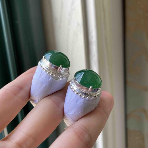 冰糯鸵鸟蛋两个,好富贵,一颗接近浓绿色,一颗淡浓绿,非常非常饱满