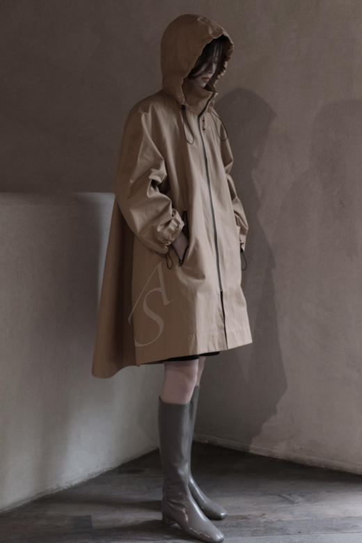 Low Classic 卡其色/黑色OVERSIZED连帽风衣 商品图0
