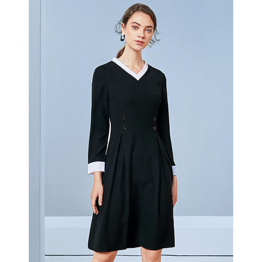 EITIE爱特爱秋季新款简约通勤百搭显瘦V领收腰A摆连衣裙女裙C2007544 商品图4