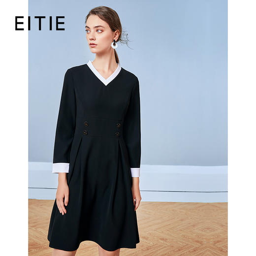EITIE爱特爱秋季新款简约通勤百搭显瘦V领收腰A摆连衣裙女裙C2007544 商品图0