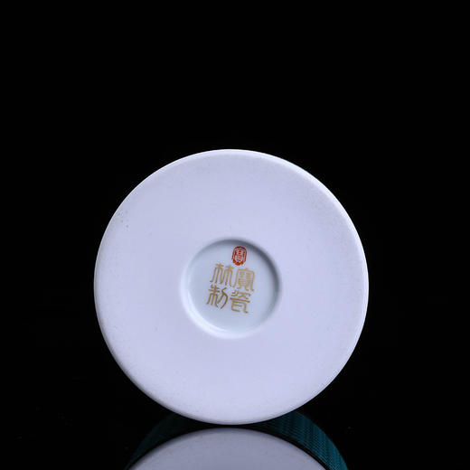 宝瓷林锦地雕刻松石绿回龙纹笔筒 商品图4