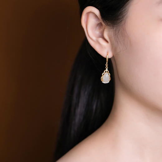 S925纯银镀金，天然和田玉个性百搭水滴形耳坠CW 商品图3