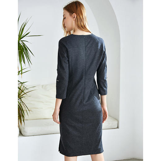 EITIE爱特爱秋季新款时尚通勤气质显瘦纽扣装饰包臀连衣裙女6007759 商品图3