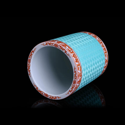 宝瓷林锦地雕刻松石绿回龙纹笔筒 商品图2