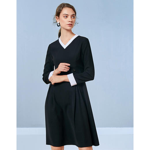 EITIE爱特爱秋季新款简约通勤百搭显瘦V领收腰A摆连衣裙女裙C2007544 商品图3