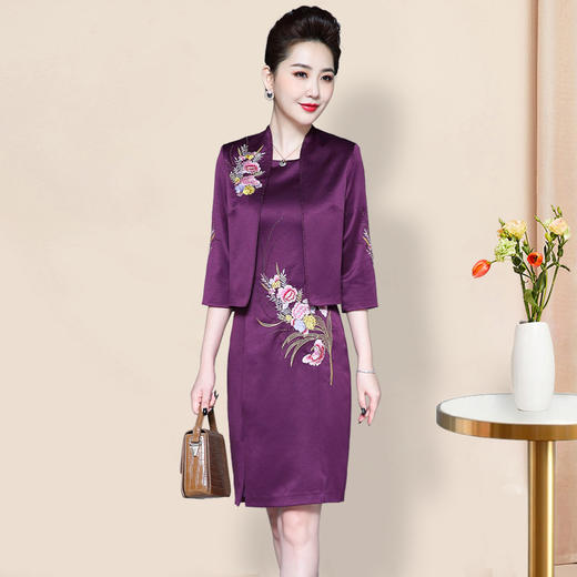 LC-2057套装妈妈装秋套装缎面连衣裙两件套 商品图0