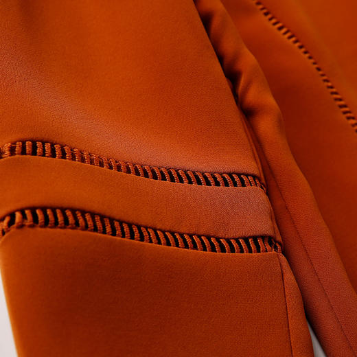 EITIE爱特爱女装夏季新款V领长袖镂空露肩拼接T恤纯色上衣女5313003 商品图4