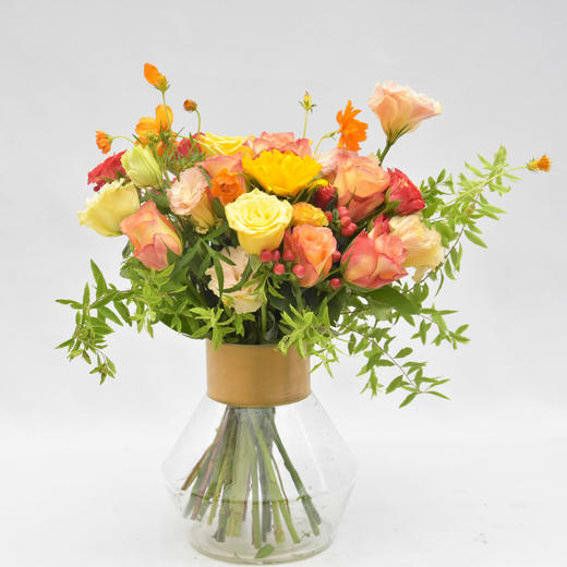 高档包月鲜花用心生活感受美好色系混搭鲜切花束瓶插花