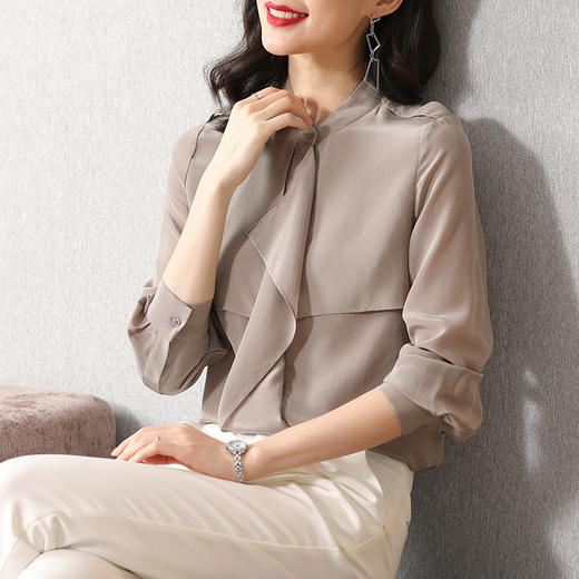 SS-9222高级感满满气质肩章风衣款双层荷叶边领长袖真丝衬衫 商品图2