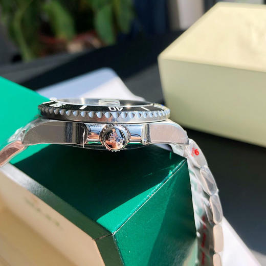独家定制版 ROLEX劳力士黑水鬼腕表 
机芯：搭载进口原装西铁城全自动机械机芯，走时精准，性能优异，动力储备高达48小时！ 商品图6