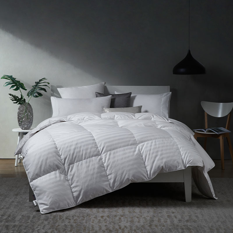 凯撒经典白鹅绒被