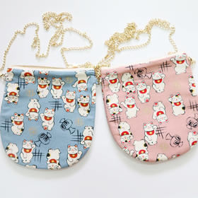 HUJI祤集竖版链条斜挎包风の花招财猫猫