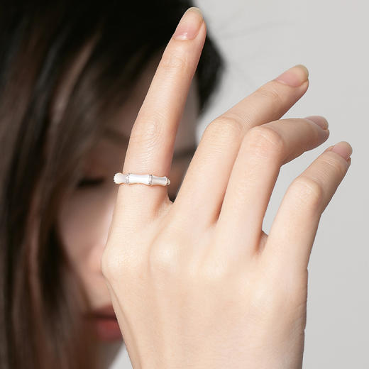 CC卡美珠宝 东方幸趣 竹韵 18K金贝母镶钻戒指 商品图3