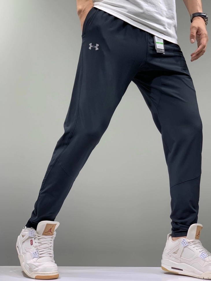 点此购买安德玛男款梭织运动裤十一159000