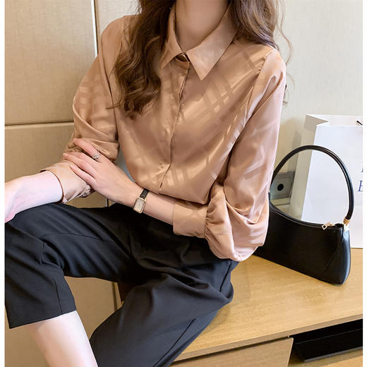 AQJ-8110时尚洋气设计感小众上衣宽松长袖缎面衬衣打底衫 商品图0