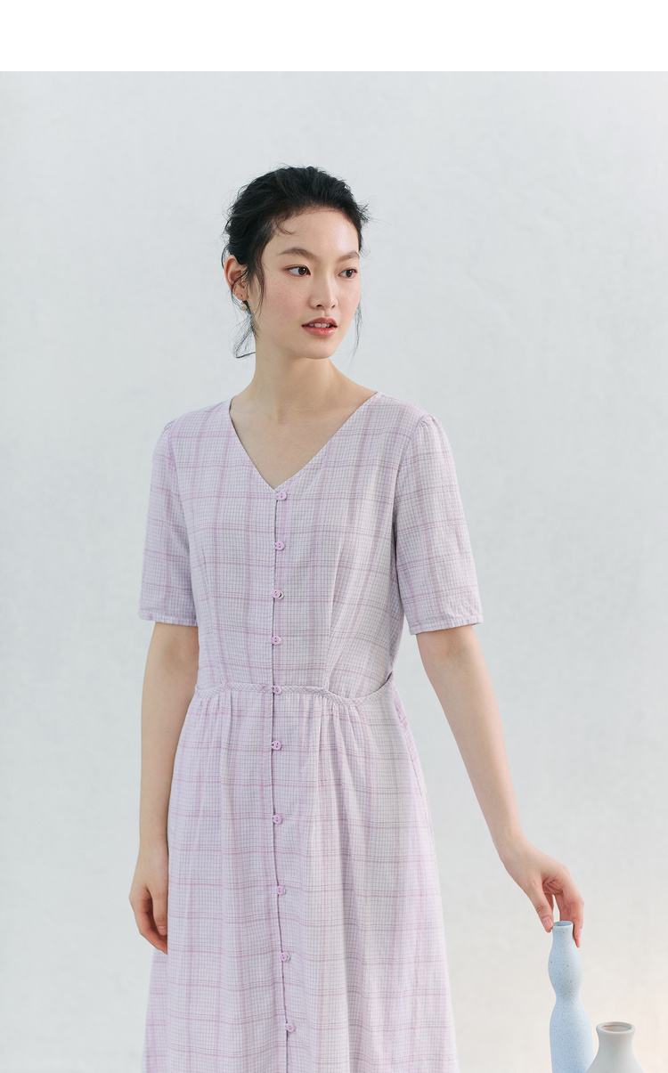 茵曼清麻素雅透气2020夏装新款棉麻短袖连衣裙收腰格纹v领单排扣