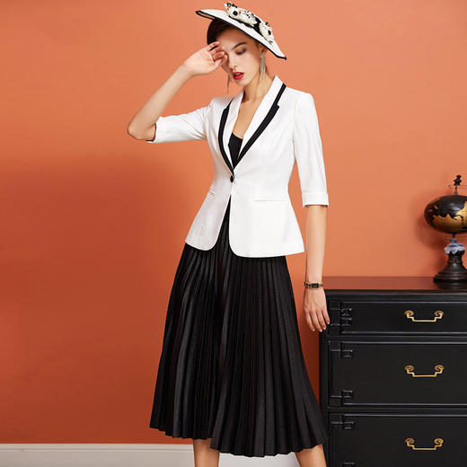 IWY/白色长袖西装黑色百褶裙套装C925+ 商品图1