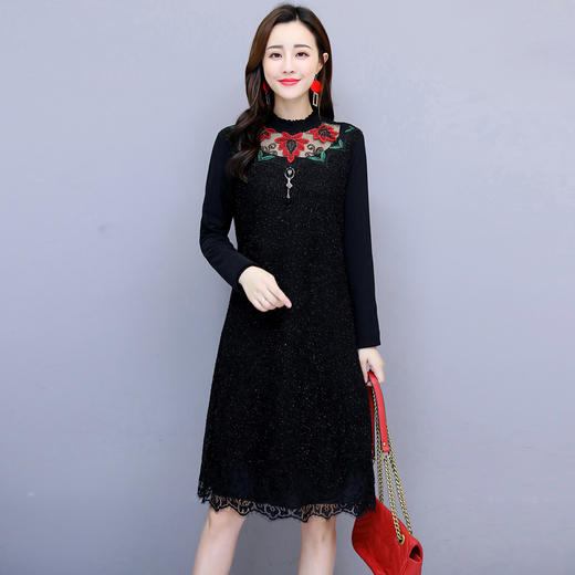 WZNH-JNFGN8100-28中长款拼接蕾丝绣花A字裙中腰圆领加厚连衣裙 商品图1