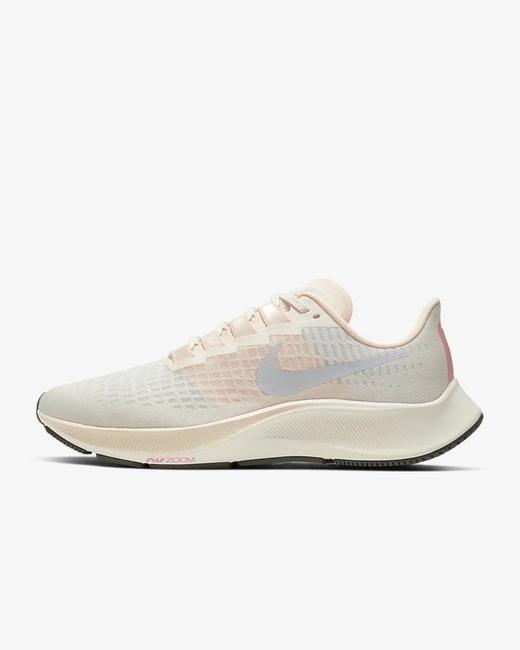 奶油粉色nike登月37运动跑鞋