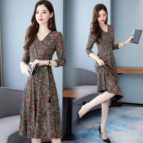 WZNH-XMYR1969花色大码修身气质连衣裙高端V领显瘦连衣裙