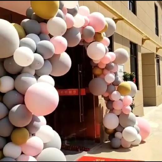 简单低调粉灰色系开业布置 商品图0