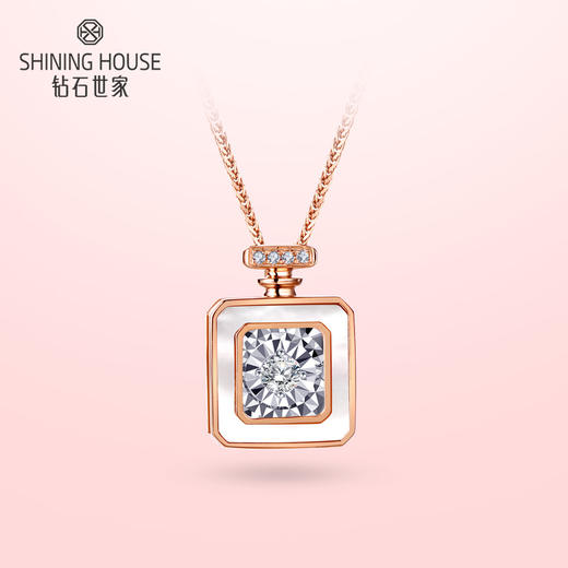 【甄选钻饰】【门店同款】钻石世家 18K金钻石吊坠 爱随心动贝爱系列 香水白贝钻饰吊坠 方形轮廓 双车花灵动显钻 香水瓶造型 精致优雅 送礼好物 门店同款 商品图4