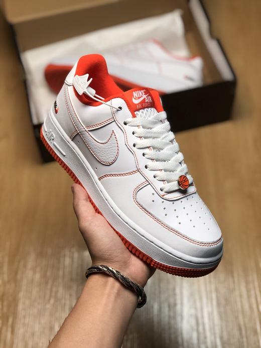空军 “Rucker Park”致敬洛克公园主题白橙色 Nike Air Force 1 经典白橙 商品图0