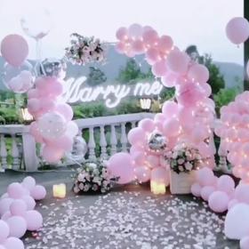 《幸福时刻》粉色系求婚布置