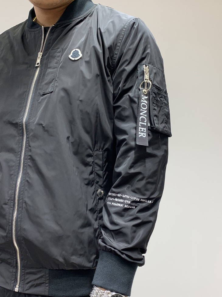 点此购买蒙口男款休闲立领夹克外套左159342