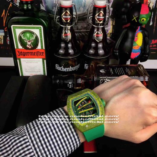 ®理查德米勒RICHARD MILLE RM 59-01 是对Richard Mille钟爱的酒桶型表壳的全新诠释,亦是创新的演绎。直径为50 x 42 x 15毫米，进口绿黄色特殊聚合物表壳 商品图9