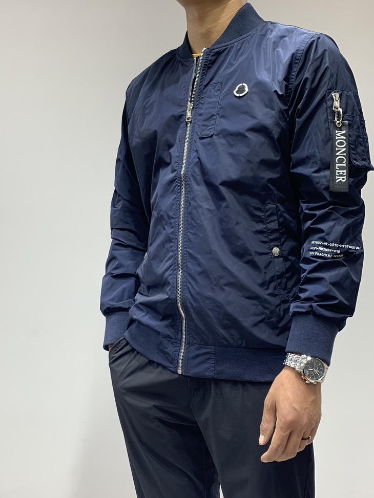 点此购买蒙口男款休闲立领夹克外套左159342