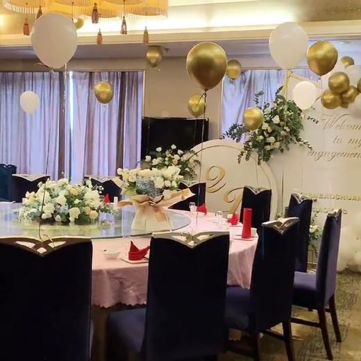 《岁月静好》气球鲜花订婚宴布置 商品图0