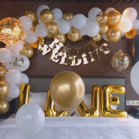 《余生尽是你》白金色系婚房布置