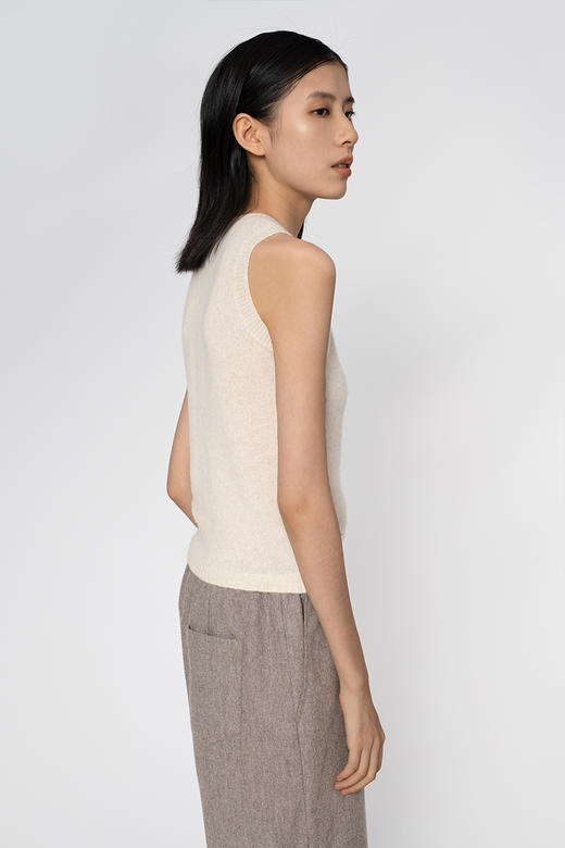 2020设计款女士纯山羊绒稀针背心 商品图3