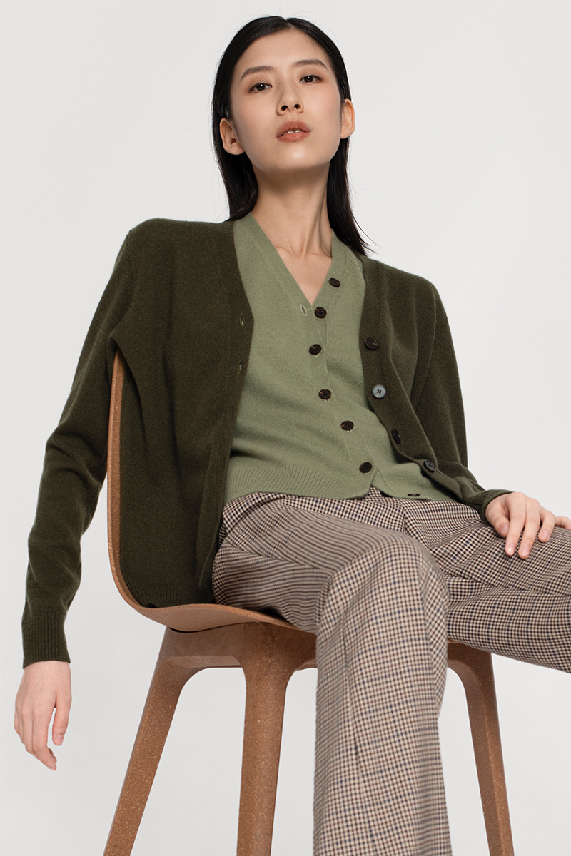 2020经典款女士纯山羊绒V领西装背心