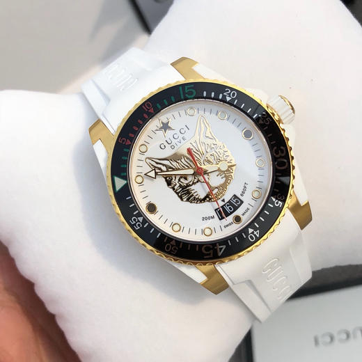 原单品质guccidive腕表40毫米早春系列guccidive腕表以休闲风格的浮凸