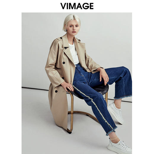 VIMAGE纬漫纪秋季新款经典百搭双排扣系带收腰风衣外套女长款V1404003D 商品图2