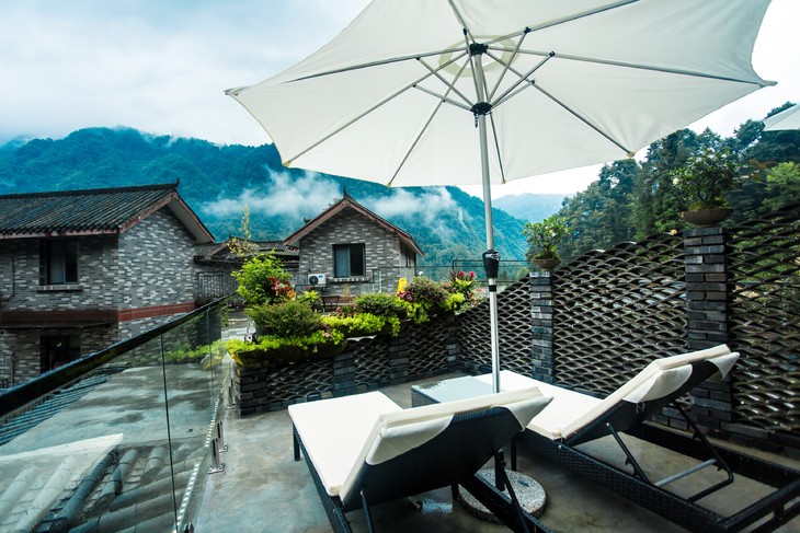 青城山山野山也温泉民宿后山景区里泰安古镇旁的山野私汤民宿位置观景