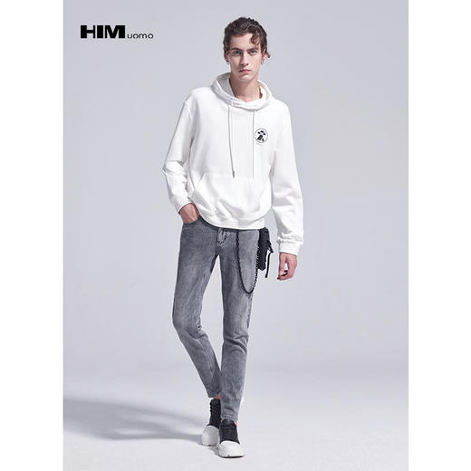 HIM漢崇 秋装新款套头连帽卫衣男士白色字母压花青年潮流卫衣 商品图1