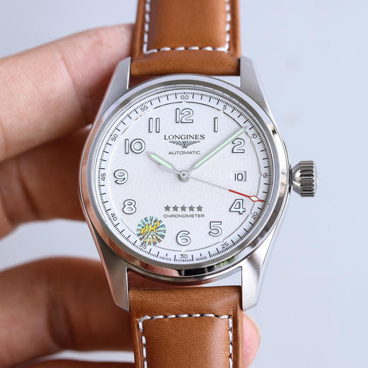 浪琴Longines先行者运动系列 L3.810.4.93.0男士腕表登场！
主要卖点:
1.腕表尺寸40mx10m 佩戴舒适且贴合手腕！ 商品图2