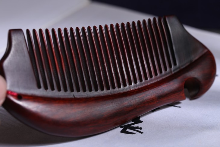 犀牛角紫檀鱼梳木梳子按摩梳红木梳子生日礼物礼品