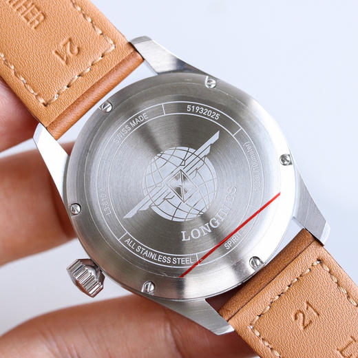浪琴Longines先行者运动系列 L3.810.4.93.0男士腕表登场！
主要卖点:
1.腕表尺寸40mx10m 佩戴舒适且贴合手腕！ 商品图5