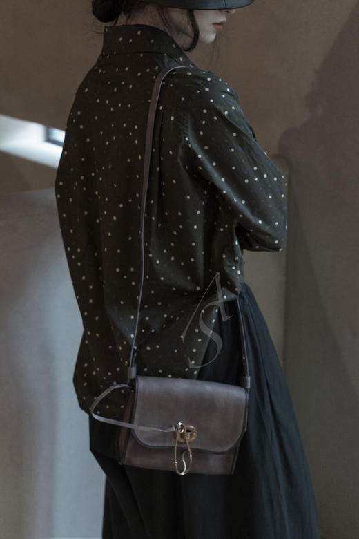 Munoz Vrandecic 红棕色/浅石色/褐色小号别针包 商品图6