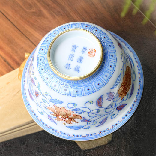 宝瓷林蓝料珐琅彩花卉杯 商品图3