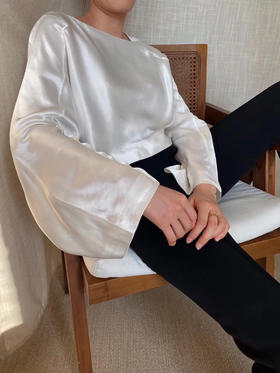 Viktoria Chan | AW2039 Gemma Satin TOP [上衣]