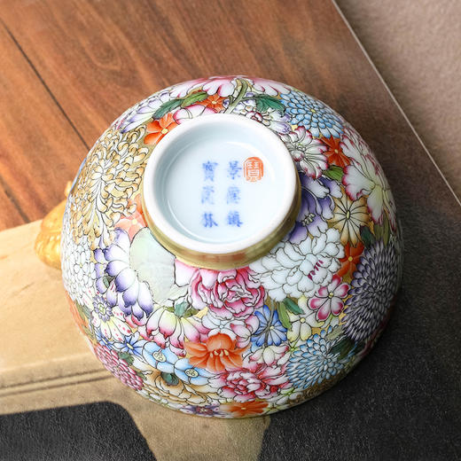 宝瓷林粉彩金地万花杯 商品图3